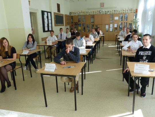 Gimnazjaliści piszą "małą maturę"