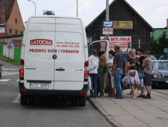 Gmina dofinansuje przewoźnika? Problem dojazdu do pracy i szkoły 