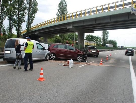 Golf uderzył sarnę na S6
