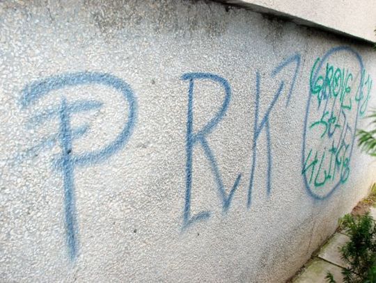 Graficiarze "upiększali" elewację szkoły, rodzice zapłacą