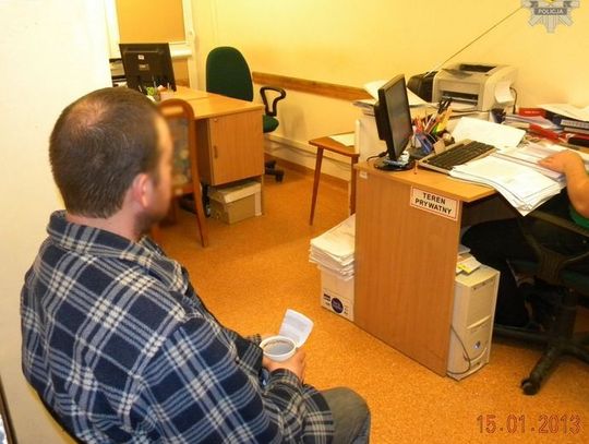 Grasował nocą w altankach, "obrobił'"17 działek