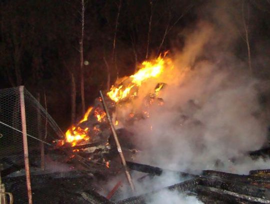 Grasuje podpalacz? Zagadkowe pożary - płoną budynki gospodarcze, inwentarz, stogi słomy...