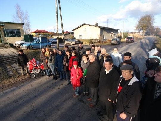 Grozili blokadą i doczekali się po latach walki naprawy spornej drogi