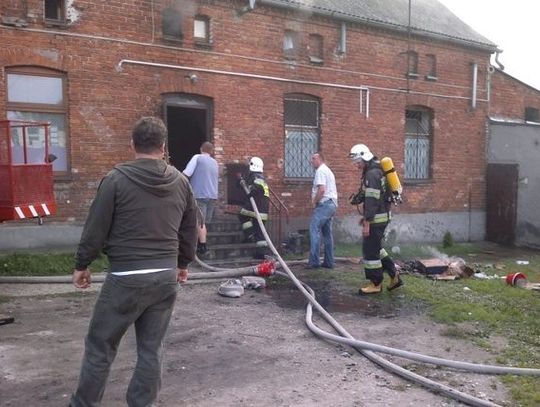 Groźny pożar w Pelplinie – ogień odciął drogę ucieczki mieszkańcom 