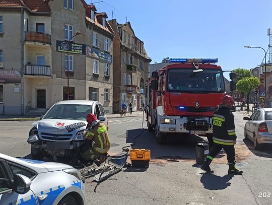 Groźny wypadek na ruchliwym skrzyżowaniu...