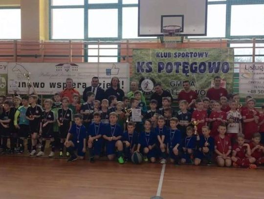 Halowy Turniej Piłki Nożnej dla juniorów w Potęgowie