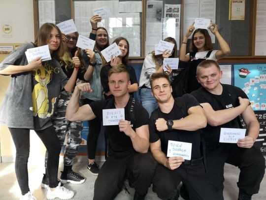 Happening „Dzień Dobrych Wiadomości” w ZSI i SMS