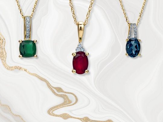 Idealne dopełnienie naszyjnika - złote zawieszki z diamentami