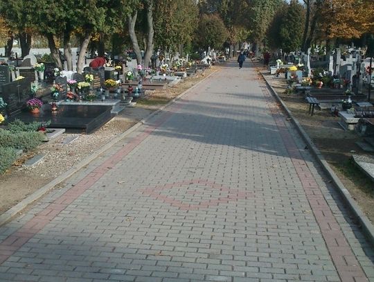 Ile wydamy na Wszystkich Świętych?