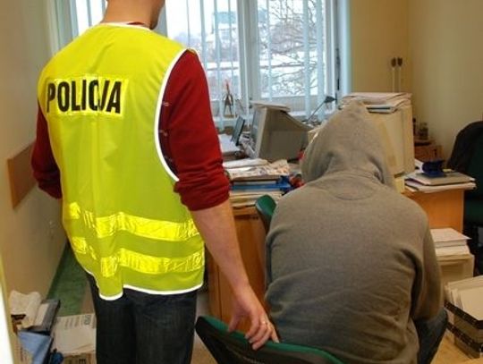 Internetowy oszust - wystawiał towary, kasował i znikał