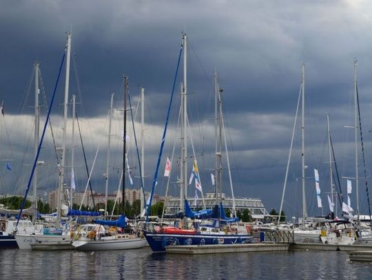 Jacht „Barlovento II” w paradzie żagli w Petersburgu