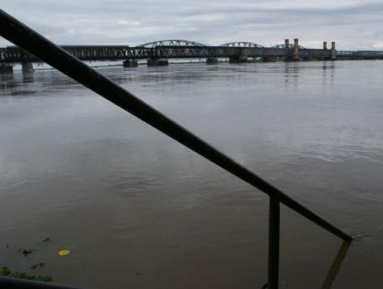 Jacht utknął na Wiśle. Z mielizny wyciągali go strażacy