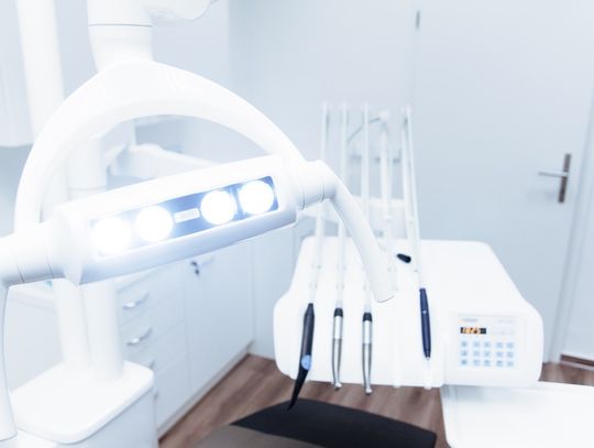 Jak dbać o swoje zęby – porady od stomatologa 