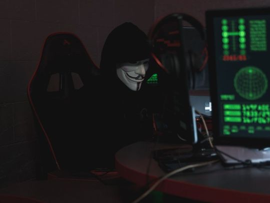 Jak działają hakerzy? Jak się przed nimi chronić?