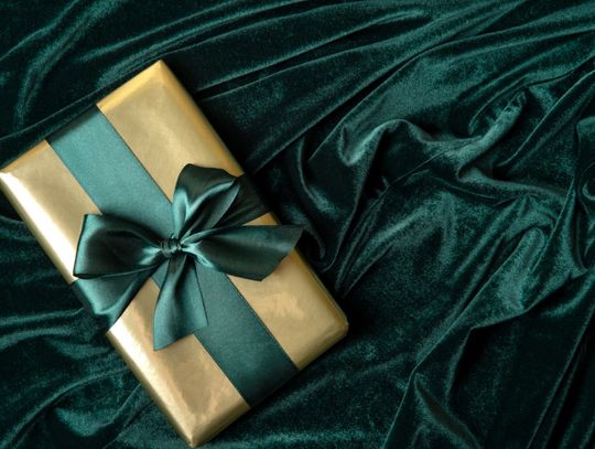 Jak efektownie opakować prezent?