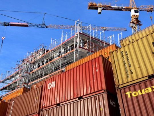 Jak sprawnie wynająć kontenery na budowę.