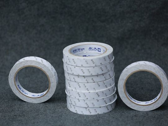 Jak taśmy antypoślizgowe zwiększą bezpieczeństwo w Twoim domu