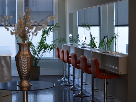 Jak wybrać lustra do salonu fryzjerskiego?