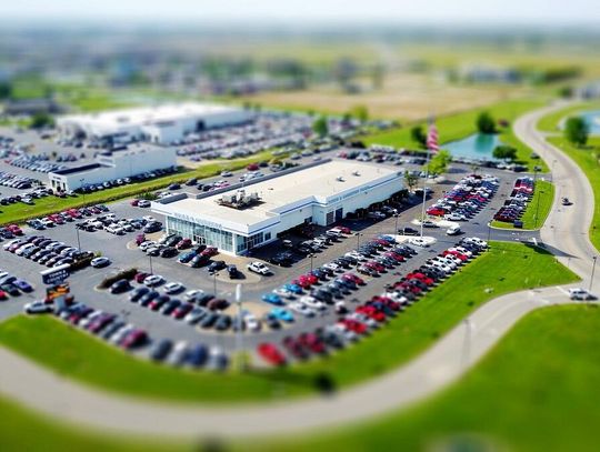 Jak wybrać odpowiedni parking przy lotnisku?