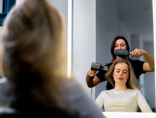 Jak zaaranżować mały salon fryzjerski? Inspiracje i gotowe rozwiązania od polskiej marki Ayala