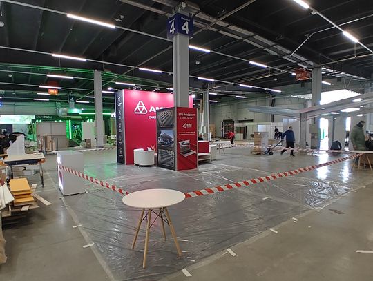 Jak zorganizować pracę zespołu podczas kilkudniowych targów?