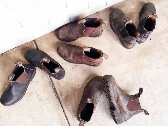 Jakie akcesoria do butów powinien mieć każdy w domu?