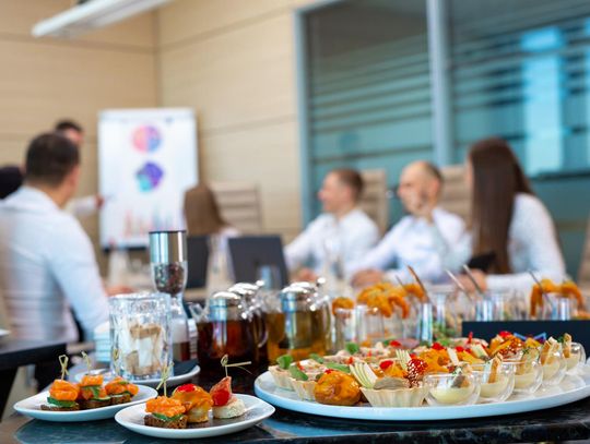 Jakie potrawy najlepiej sprawdzą się na firmowych imprezach?