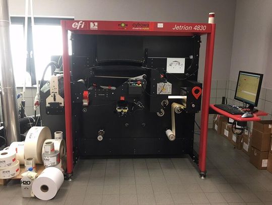 Jakie są podstawowe zalety etykiet samoprzylepnych z nadrukami?