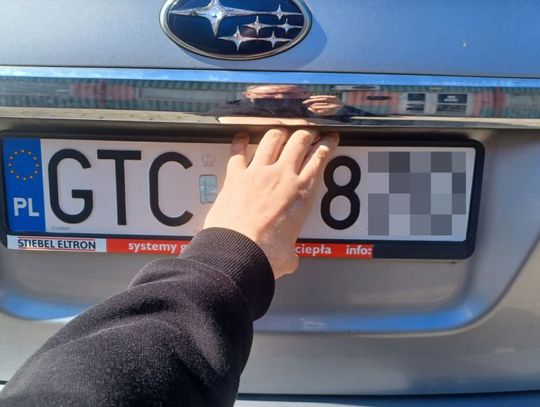Jawnie zrywał tablice rejestracyjne z aut. Nie reagował na nawoływania do przestania