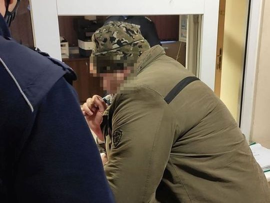 Jechał „wężykiem” przed radiowozem - był pijany i nie miał uprawnień