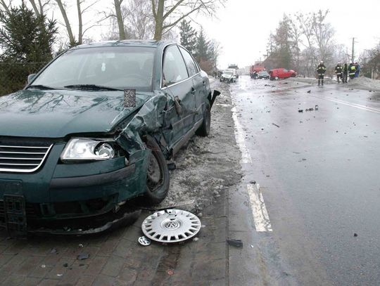 Jeden błąd kierowcy - dwóch rannych i cztery auta rozbite