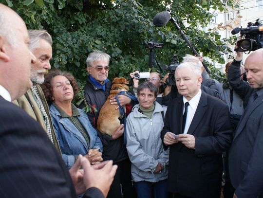 Kaczyński spotkał się z głodującymi przed Urzędem Adamowicza