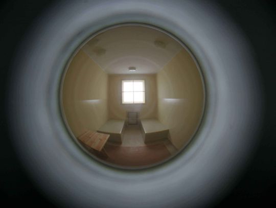 Kamera nagrała jak kradł z sejfu kopertę z utargiem