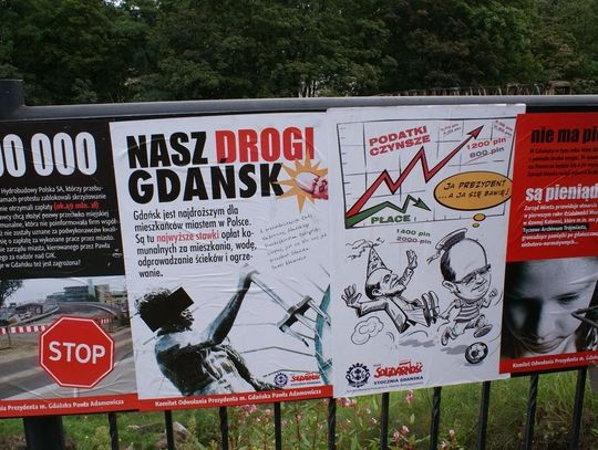 Kamieniami w protestujących!!! Po stronie prawdy - pod Urzędem Miasta w Gdańsku. Głodujący na oczach prezydenta Adamowicza