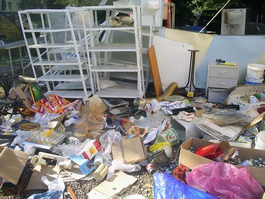 Kartoteka z danymi personalnymi w ogródku piwnym