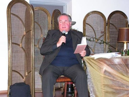 Kaznodziejstwo? Broń Boże. Ks. Franciszek Kamecki w „Ogrodach sztuk”