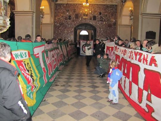 Kibice wszystkich barw -  razem, zgodnie na Jasną Górę