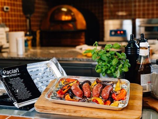 Kiełbasa z grilla w nowej odsłonie – pyszne inspiracje na lato