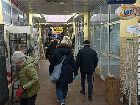 Kiepski stan hali, drożyzna i obawy o sklep charytatywny