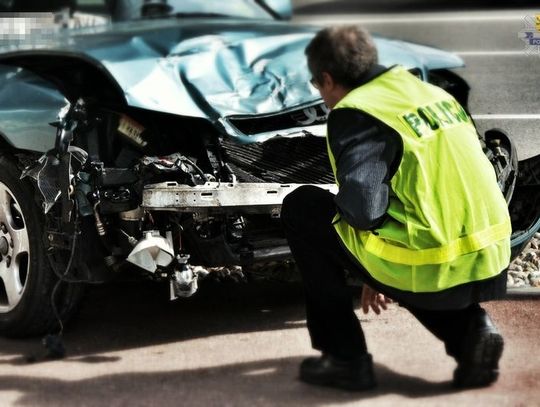 Kierowca bez wyobraźni - transporter dachował