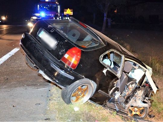 Kierowca hondy zderzył się czołowo peugeotem. Poddano ich badaniu na obecność alkoholu...