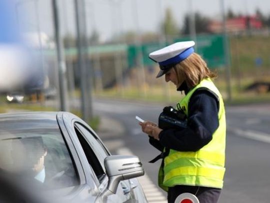 Kierowca miał prawie dwa promile alkoholu w organizmie. 40-latek prowadził pojazd bez uprawnień