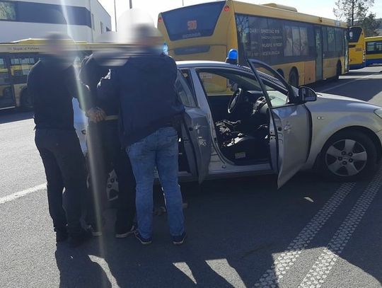 Kierowca - rekordzista dostał 16 tys. zł mandatów karnych za ucieczkę przed Policją i za popełnione wykroczenia. Miał zakaz prowadzenia pojazdów i był po zażyciu amfetaminy 