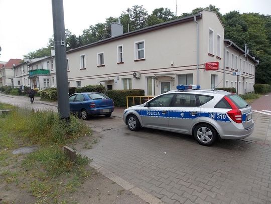  Kierowca wybiegł z auta i zaczął uciekać...