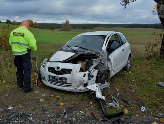 Kierujący mercedesem zderzył się czołowo z toyotą. Miał dożywotni zakaz prowadzania pojazdów.