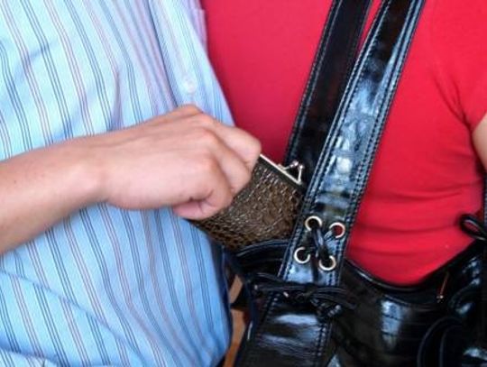 Kieszonkowcy w akcji. Nie daj się okraść. Unikaj sztucznego tłoku