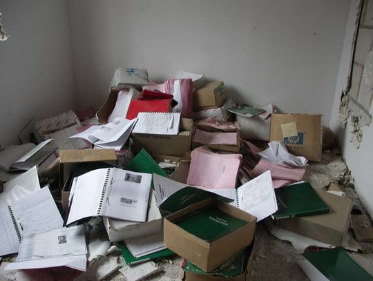 "Kilka metrów" akt. Porzucone faktury firm oraz akta osobowe pracowników 