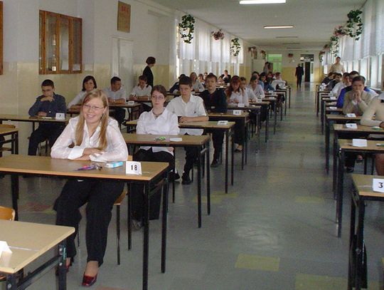 Kilkuset tczewskich gimnazjalistów wypełnia testy