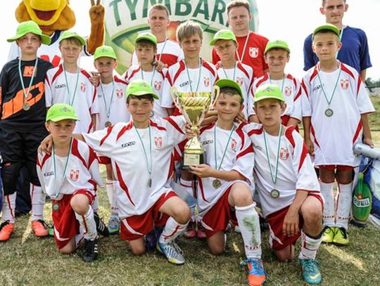 Kiwką i kopaniem z podwórka na stadion