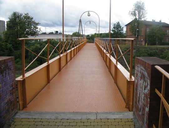 Kładka nad torami już otwarta